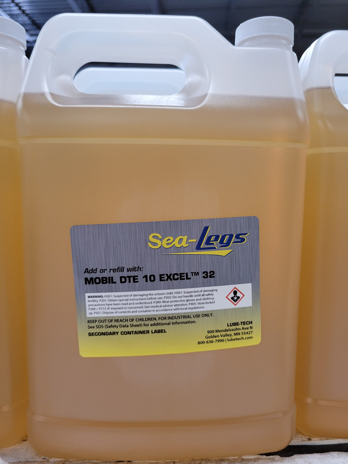 SEA110 Gallon Mobil DTE 10 Excel 32 SeaLegs Pontoon Lift